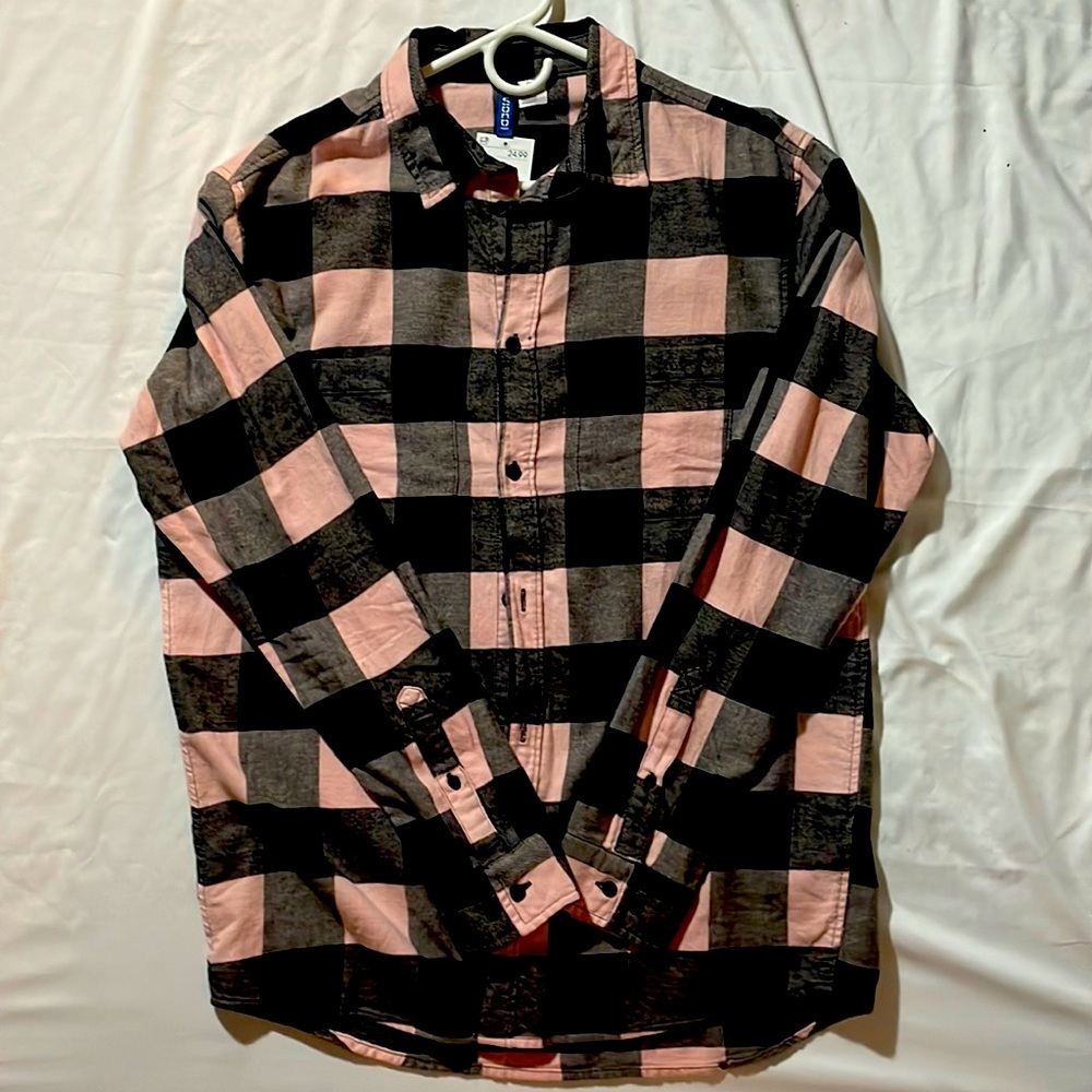 Light pink and black Men’s button down lumberjack shirt